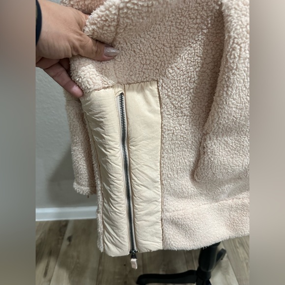 🆕 FREE PEOPLE Viewpoint Midi Fleece in Pink Pearl - Picture 9 of 14